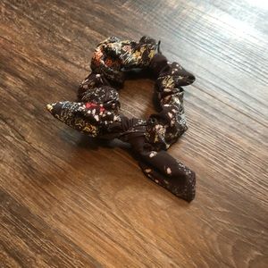 Lululemon scrunchie